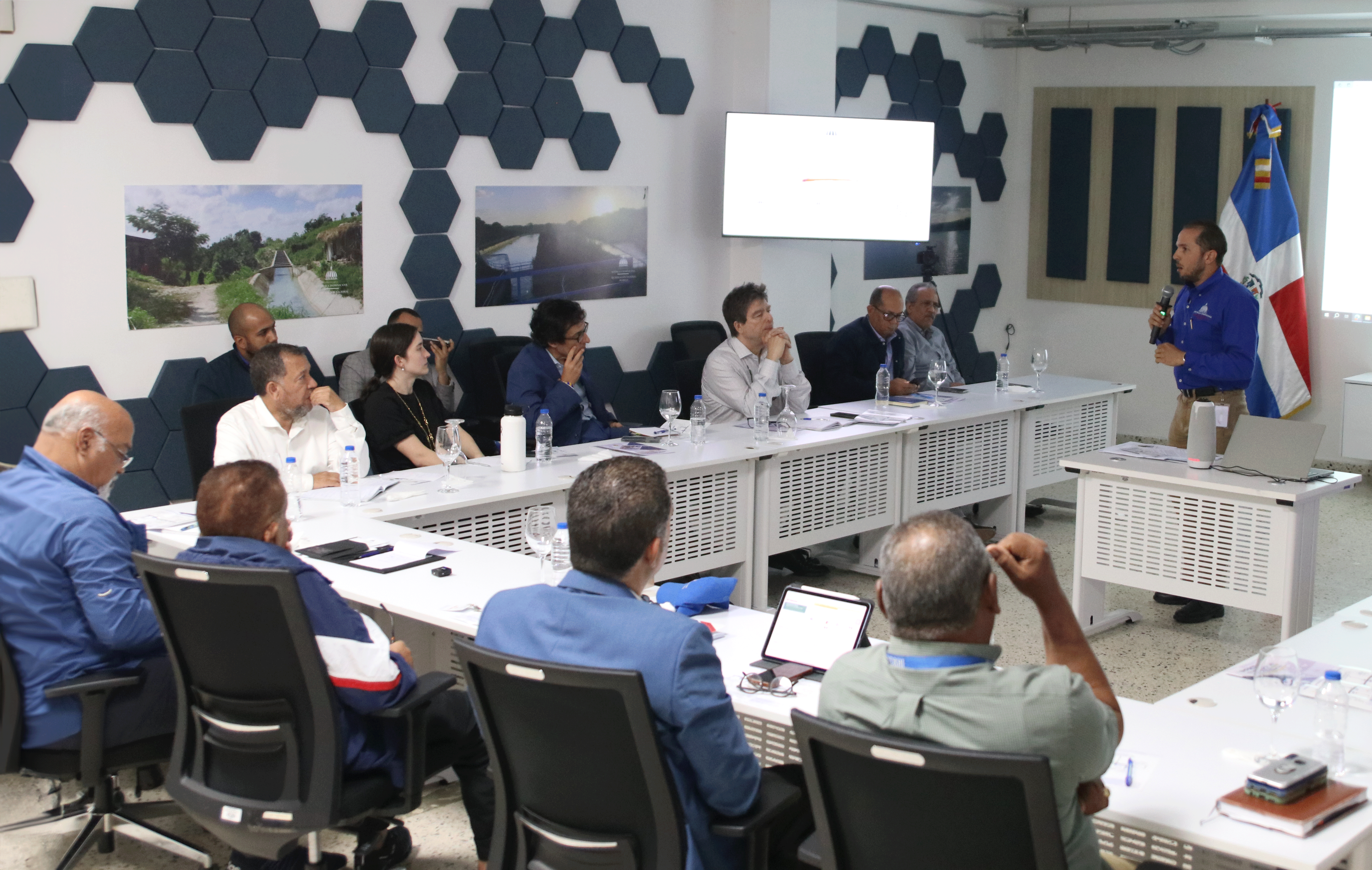 Reunión de la misión para el apoyo a la estrategia integral de riego tecnificado en el sur