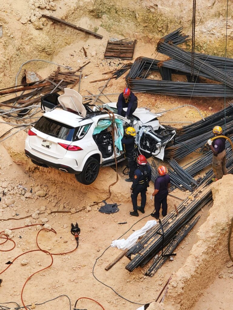 Doce Unidades de Emergencia Atienden accidente vehicular en Evaristo Mor...