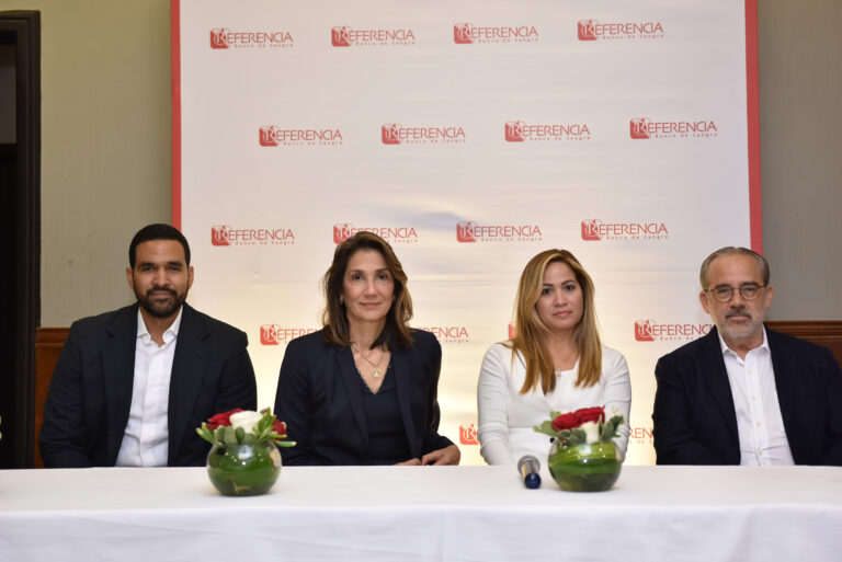 Foto 1, Fernando Despradel, Cynthia León, Diana Ramírez, y Santiago Collado. (1)