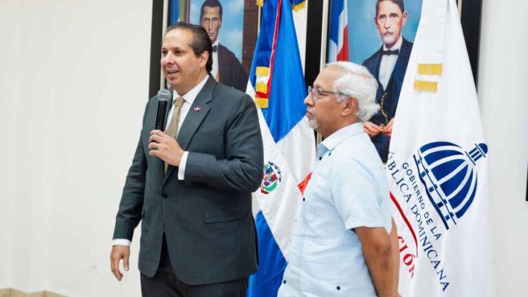 consejo-nacional-de-educacion-juramenta-a-ministro-victor-atallah-focus-0-0-896-504