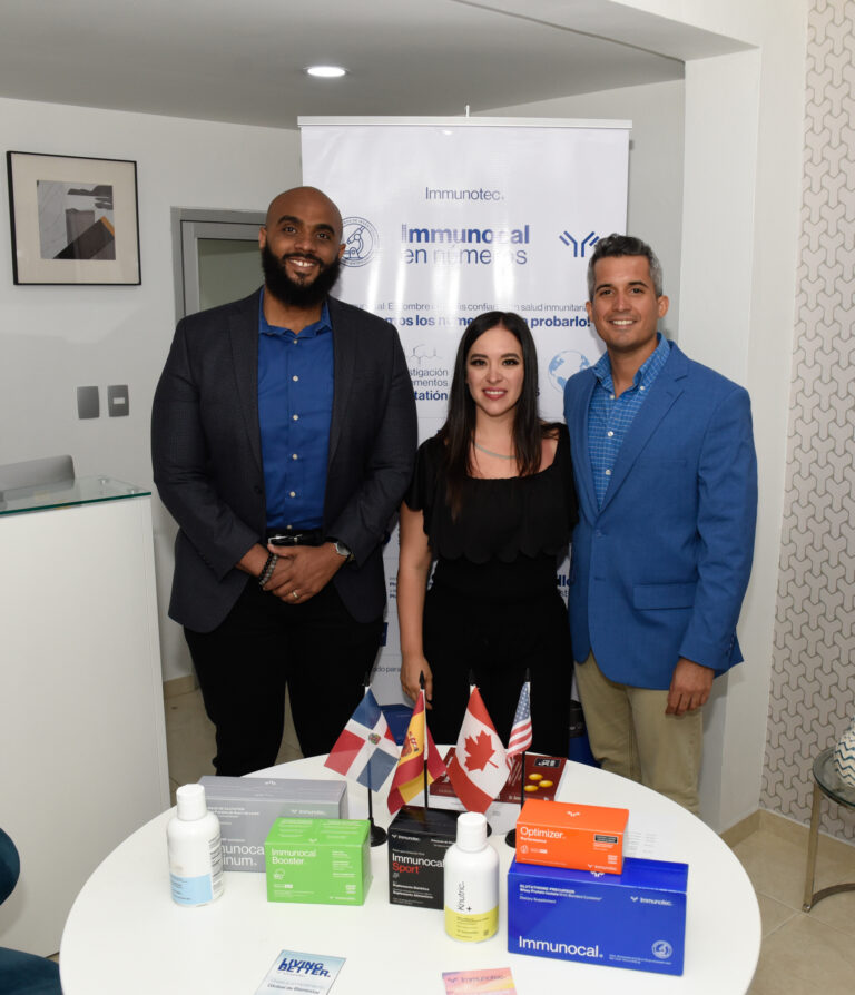 Foto 2, el nutricionista Antonio Contreras, el empresario Raúl Tufik y la cirujana Ana Laura Ríos. (1)