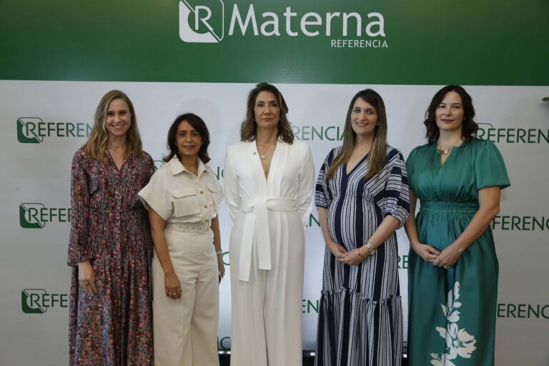 Foto 1, Carola León, Rainelda Flores, Cynthia León, María Iñiguez y Michaela Arriaza.