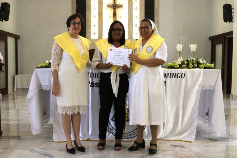 Foto egresada de la 12da graduación Diplomado en Humanización de la Salud