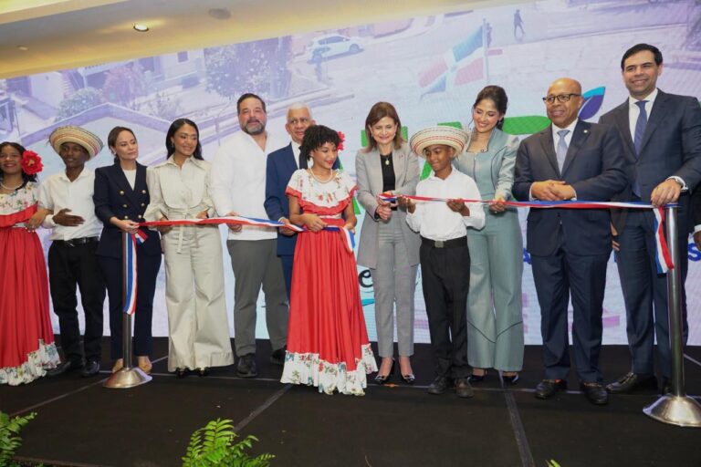 Vicepresidenta Raquel Peña y diputada Daritza Zapata inauguran feria ecoturística Dajabón Vívelo