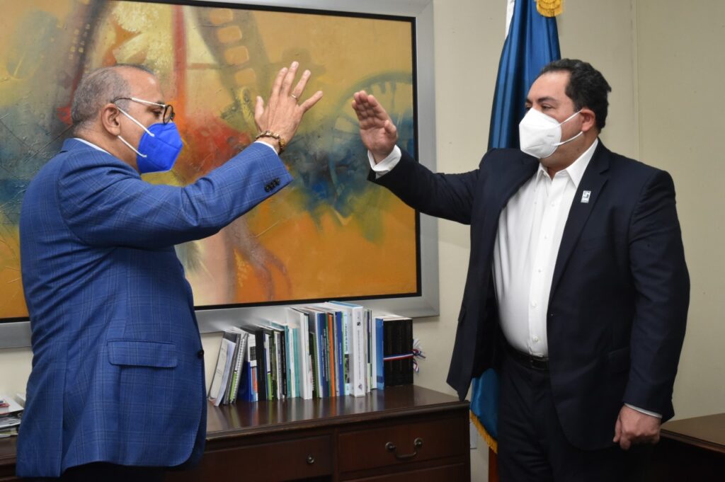 lama tomando juramento