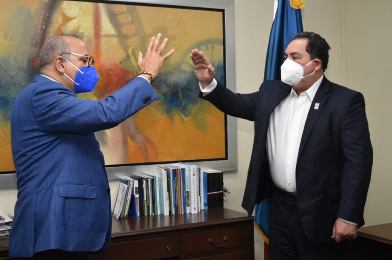 lama tomando juramento