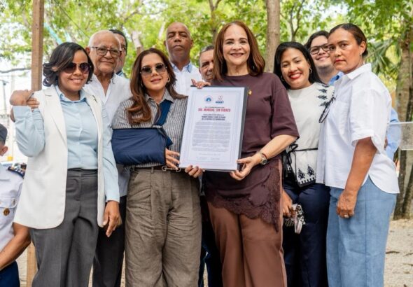 Dra. Maribel Jorge y Karina Aristy proclaman Parque Libre de Humo