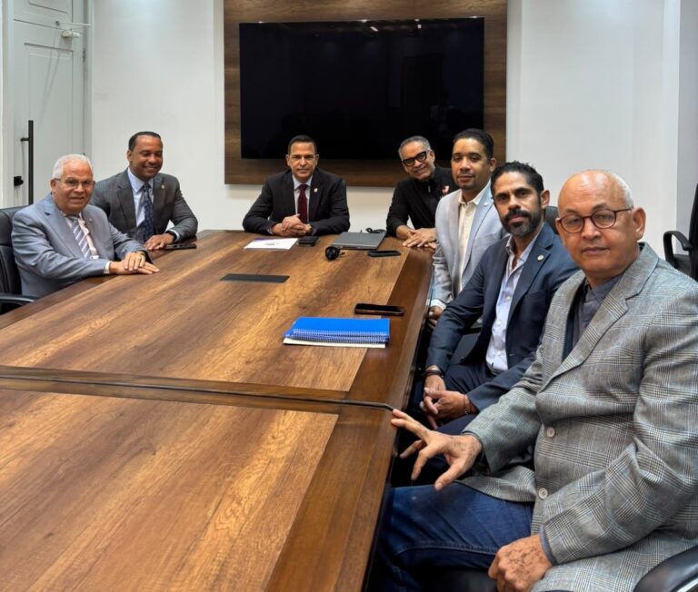 Foto cirujanos al depositar propuesta Código Penal