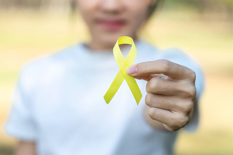 El color dorado en el cáncer infantil representa la fortaleza, el valor y la resiliencia de los niños y adolescentes que enfrentan esta enfermedad